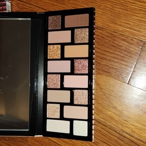 Too Faced Born This Way The Natural Nudes Palette